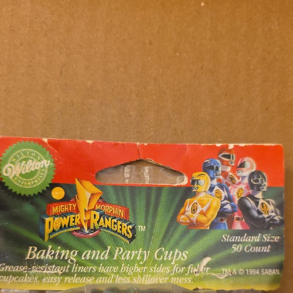 Wilton Power Rangers Baking and Party Cups - Black and Yellow